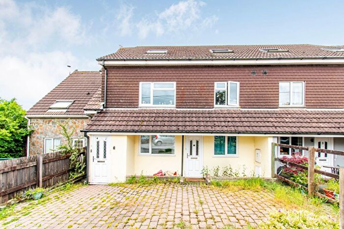 2 Bedroom Flat For Sale In Wesley Court, Pensilva, PL14