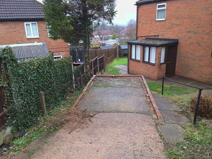 3 Bedroom Semi-Detached House To Rent In Castle View, Edlington, Doncaster, DN12