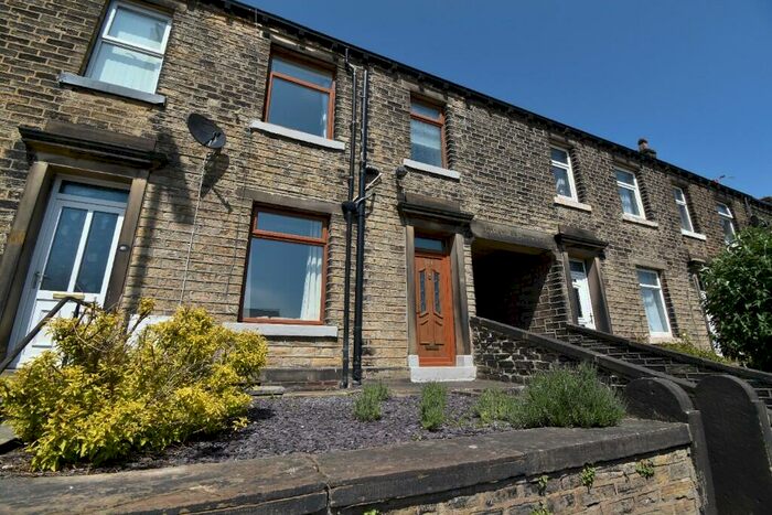 3 Bedroom Terraced House To Rent In Lowergate, Huddersfield, West Yorkshire, HD3