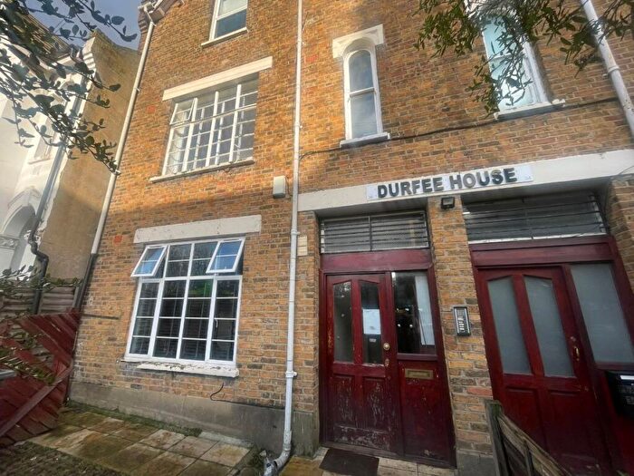 3 Bedroom Flat To Rent In Flat, N19