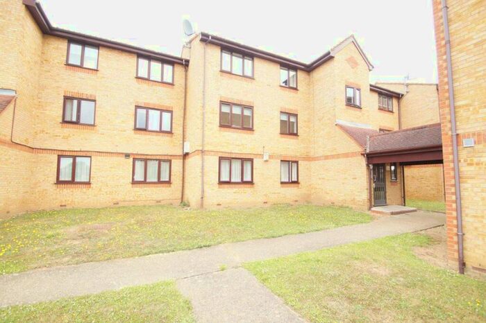 1 Bedroom Flat To Rent In Lowestoft Drive, SL1