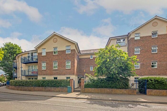 2 Bedroom Flat To Rent In Lower Kings Road, Kingston Upon Thames, KT2