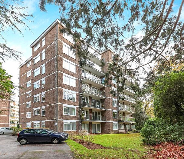 3 Bedroom Flat For Sale In Flat Pine Park Mansions, - Wilderton Road, Poole, Dorset, BH13