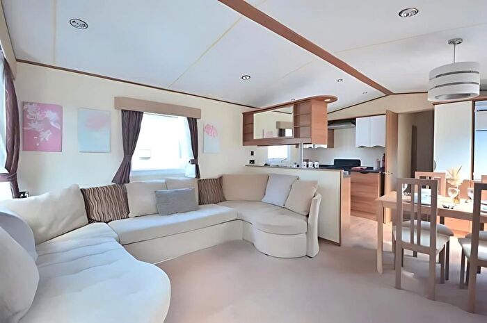 3 Bedroom Mobile/park Home For Sale In Ivyhouse Lane, Hastings, TN35