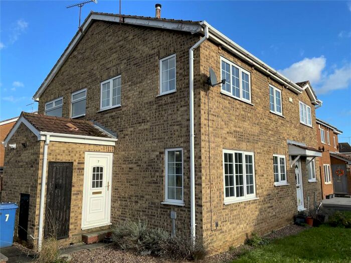 2 Bedroom Town House To Rent In Hartland Drive, Sothall, Sheffield, S20
