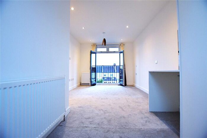 5 Bedroom Semi Detached House To Rent In Oaklands Avenue, Thornton Heath, CR7