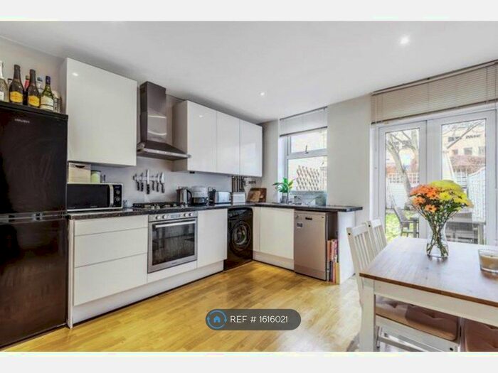 3 Bedroom Maisonette To Rent In Jennett Road, Croydon, CR0