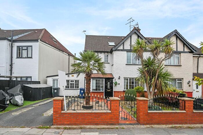 4 Bedroom Semi-Detached House For Sale In Noel Road, Acton, W3