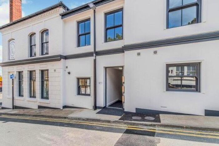 2 Bedroom Flat To Rent In Hospital Lane, Rochester, ME1