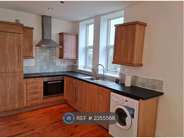 2 Bedroom Flat To Rent In Bishopstone House, Bedford, MK40