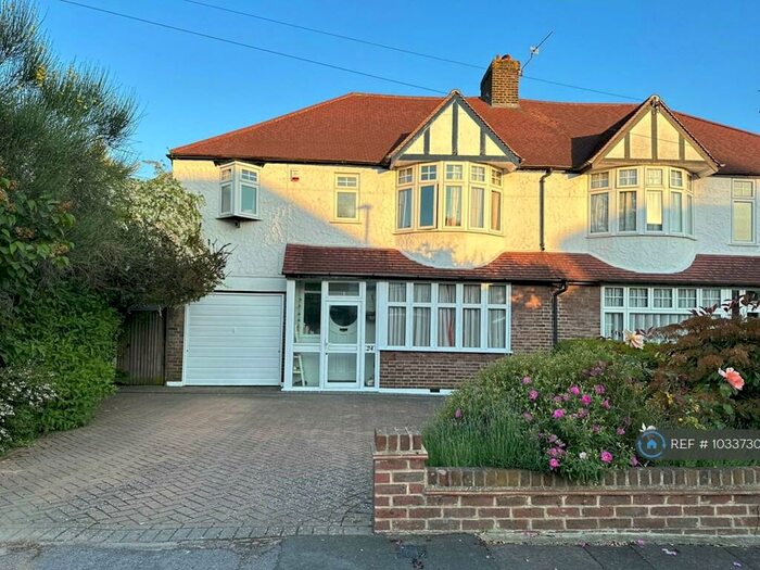 4 Bedroom Semi-Detached House To Rent In Celtic Ave, Bromley, BR2