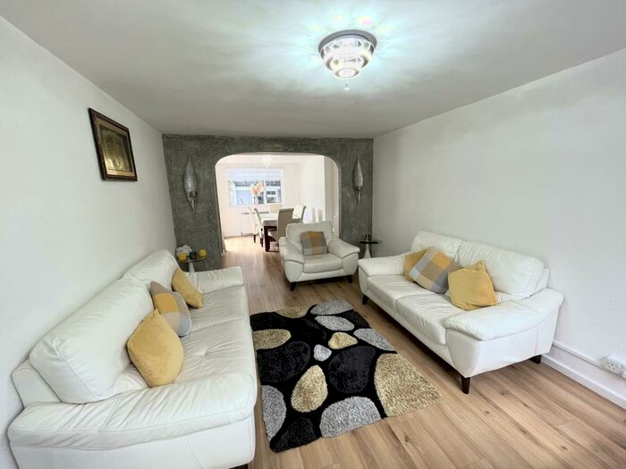 3 Bedroom Terraced House To Rent In Canberra Close, St. Albans, AL3