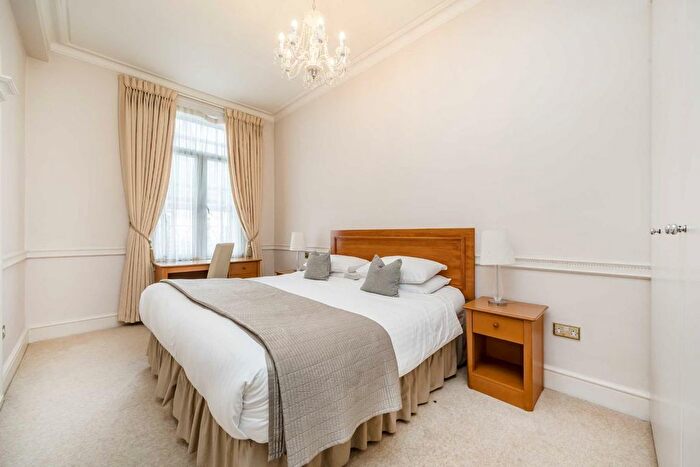 1 Bedroom Flat To Rent In Hertford Street, London, W1J