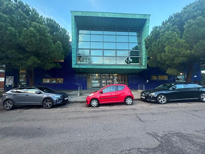 3 Bedroom Flat For Sale In Revington House, Priory Green, N1