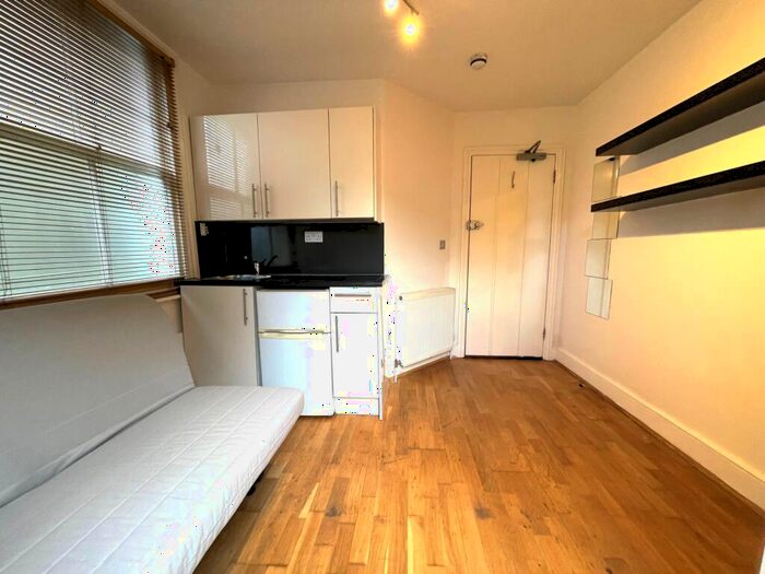 Flat To Rent In Digby Crescent, Finsbury Park, N4