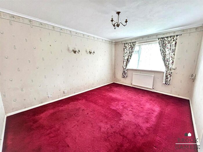 2 Bedroom Bungalow For Sale In Went Hill Gardens, Eastbourne, BN22