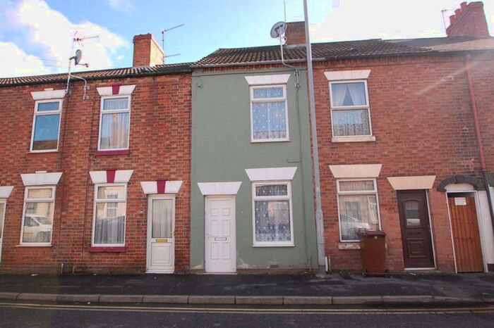 2 Bedroom House To Rent In Victoria Crescent, Staffordshire, DE14