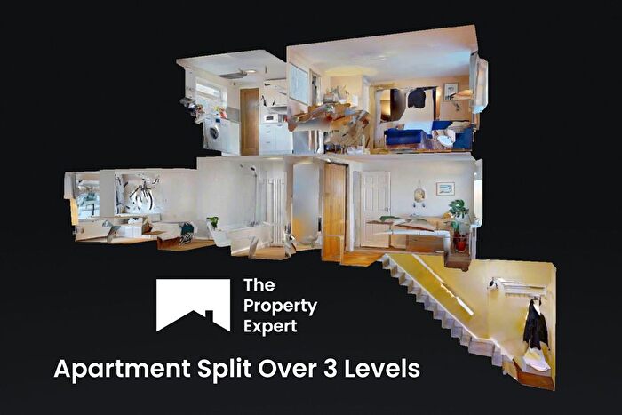 2 Bedroom Flat For Sale In Loampit Vale, Lewisham, SE13