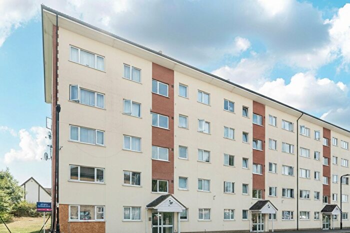 3 Bedroom Flat For Sale In Byron Way, Northolt, UB5