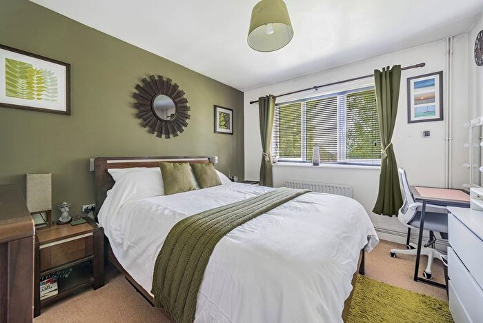 1 Bedroom Flat For Sale In Eastman Way, Haydock Court Eastman Way, KT19
