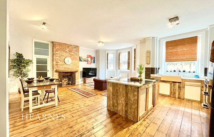 2 Bedroom Apartment For Sale In Durley Gardens, West Cliff, Bournemouth, BH2