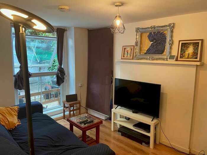 Studio To Rent In Roman Road, Bethnal Green, E2