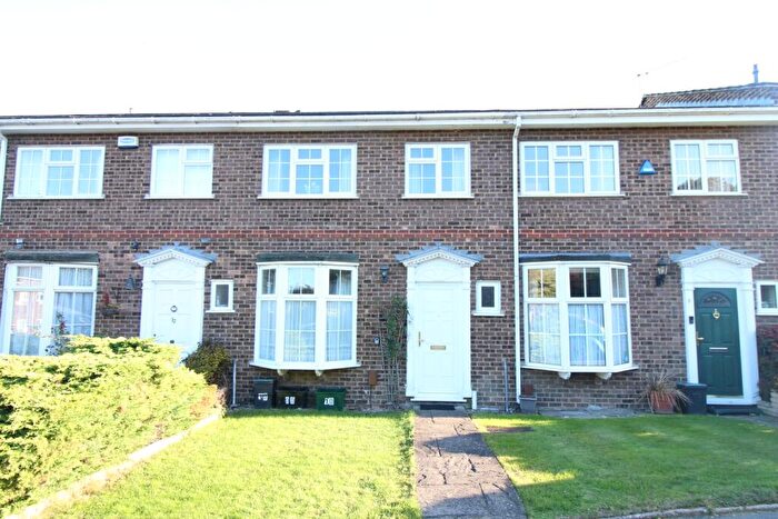 3 Bedroom Terraced House For Sale In Chiltern Gardens, Bromley, BR2