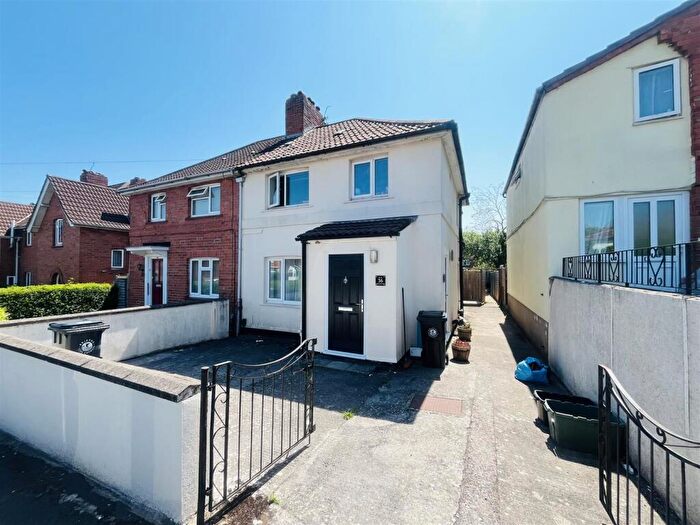 2 Bedroom Flat To Rent In B Chedworth Road, Lockleaze, Bristol, BS7