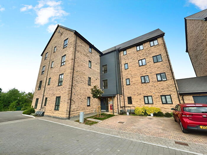 1 Bedroom Flat For Sale In Seamington Strand, Wichelstowe, Swindon, SN1