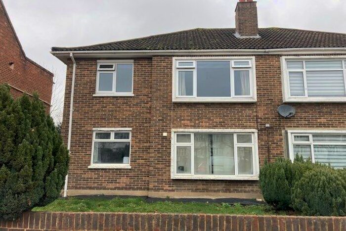 2 Bedroom Maisonette To Rent In Southborough Lane, Bromley, BR2