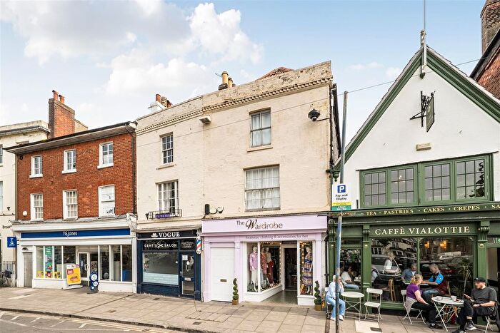 2 Bedroom Flat For Sale In Market Place, Devizes, SN10