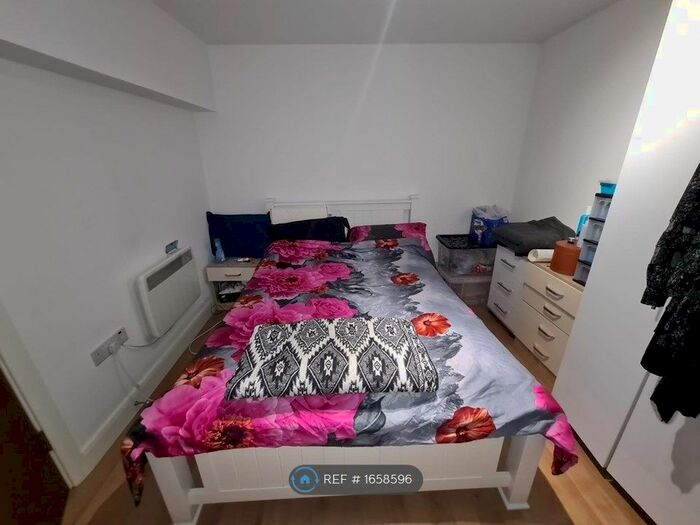 1 Bedroom Flat To Rent In Uxbridge Road, London, W12