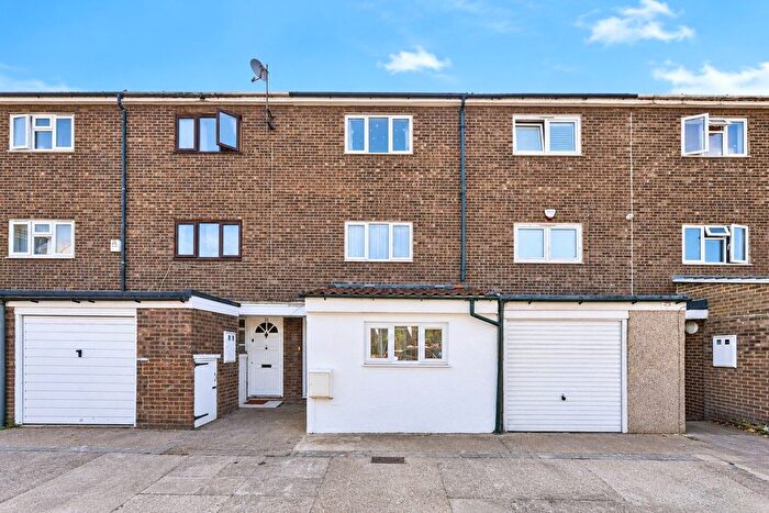 4 Bedroom Terraced House For Sale In Beardsfield, London, London, E13