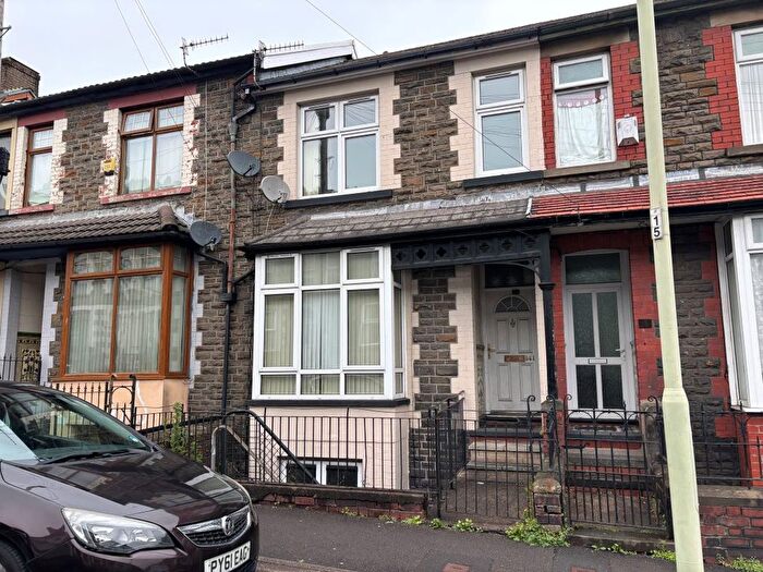 3 Bedroom Maisonette For Sale In North Road, Ferndale, Mid Glamorgan, CF43