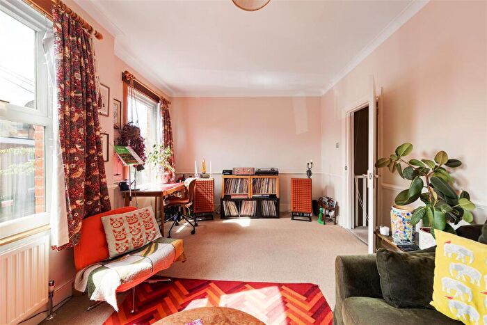 2 Bedroom Maisonette For Sale In Sybourn Street, Walthamstow, E17