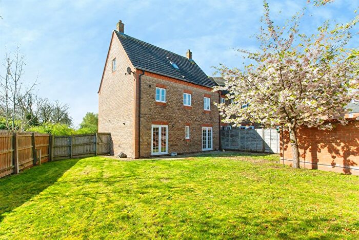 5 Bedroom Semi-Detached House For Sale In Bridge Street, Thrapston, Kettering, NN14