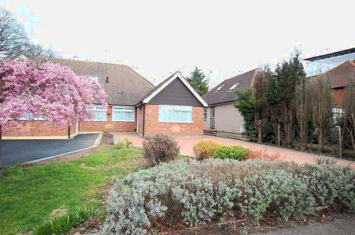 3 Bedroom Semi-Detached Bungalow To Rent In Oak Avenue, Ickenham, UB10