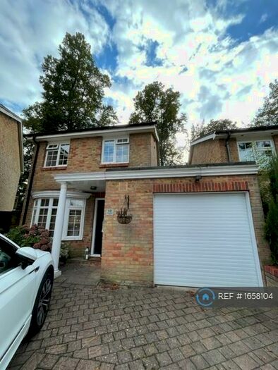 3 Bedroom Detached House To Rent In Marlborough Drive, Weybridge, KT13
