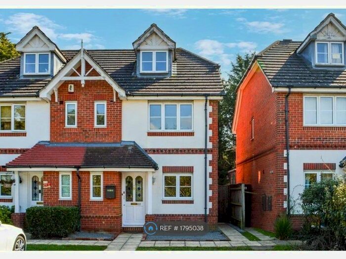 4 Bedroom Semi-Detached House To Rent In Shelburne Drive, Hounslow, TW4