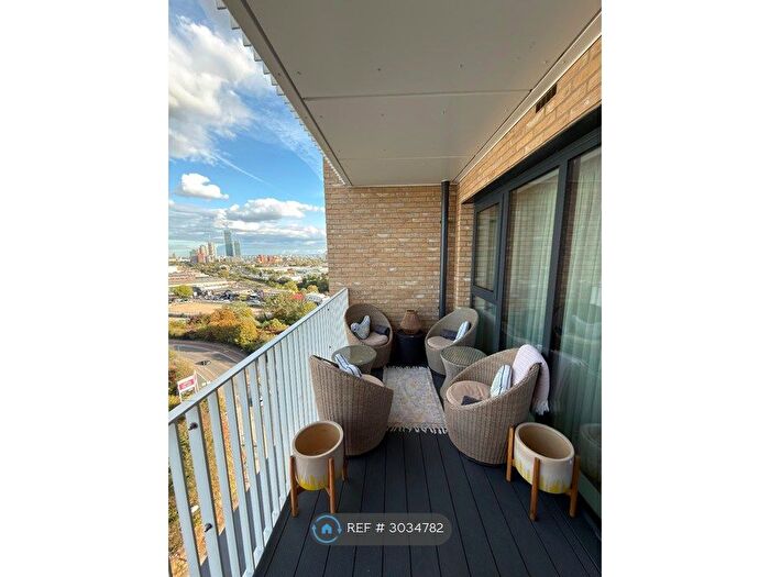 2 Bedroom Flat To Rent In Baronet House, London, NW10
