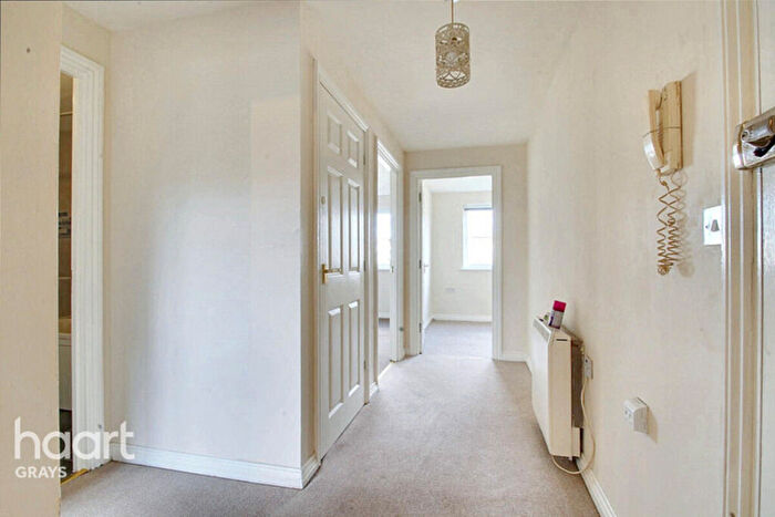 2 Bedroom Flat For Sale In Dunlop Road, Tilbury, RM18
