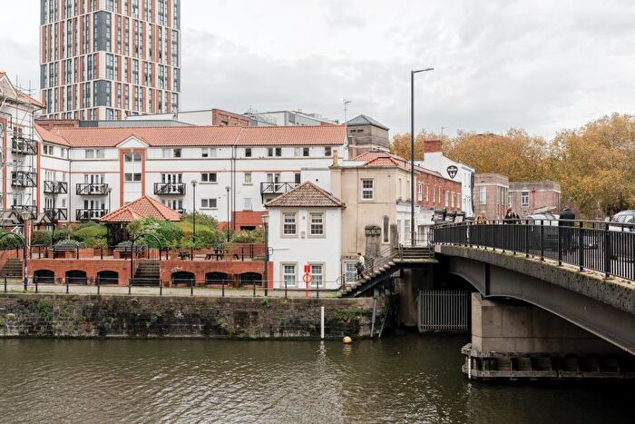 3 Bedroom Terraced House To Rent In Passage Street- City Centre, BS2