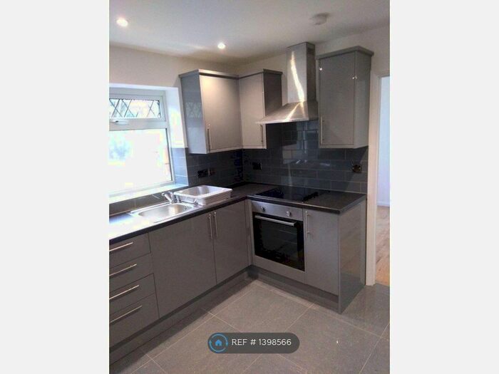 4 Bedroom Semi-Detached House To Rent In Armstrong Road, Mansfield, NG19