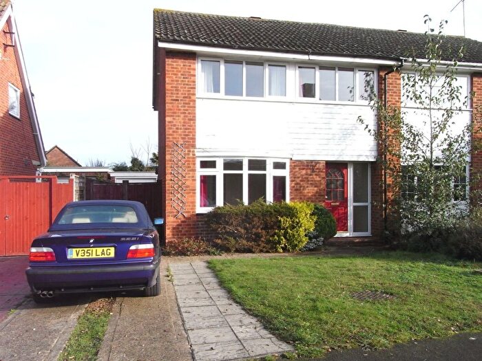 3 Bedroom Semi-Detached House To Rent In Instow Road, Earley, Reading, Berkshire, RG6