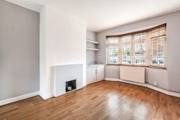 2 Bedroom Maisonette To Rent In Gunners Road, Earlsfield, London, SW18