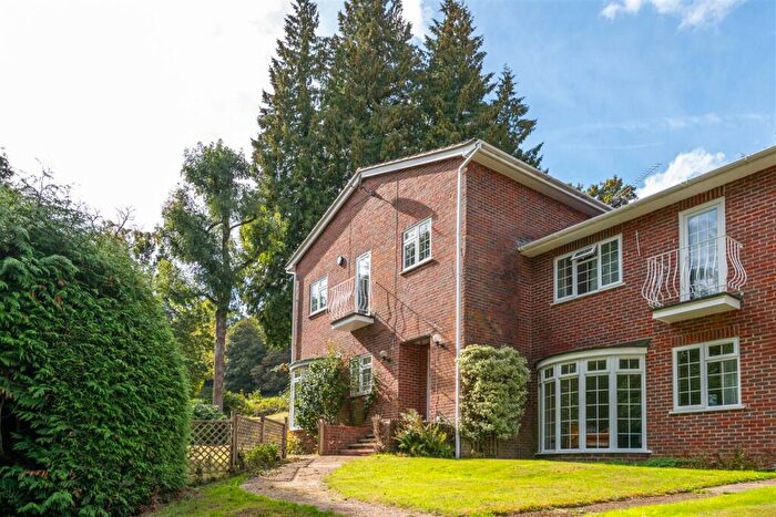 4 Bedroom House For Sale In The Rookery, Westcott, Surrey, RH4