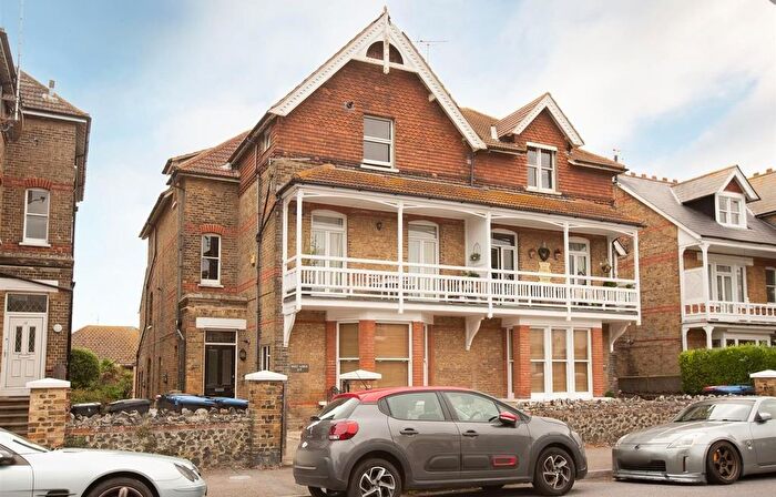 1 Bedroom Flat To Rent In - Roxburgh Road, Westgate, Kent, CT8