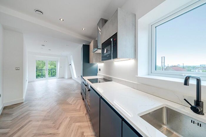 2 Bedroom Flat For Sale In Dagmar Road, Stroud Green, N4