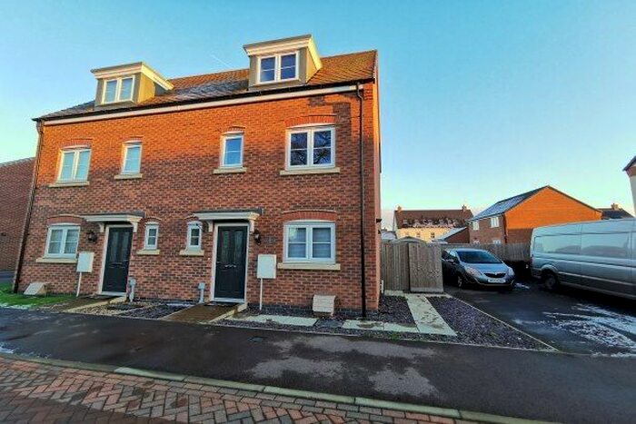 3 Bedroom Semi-Detached House To Rent In Wagtail Drive, Leicester, LE4