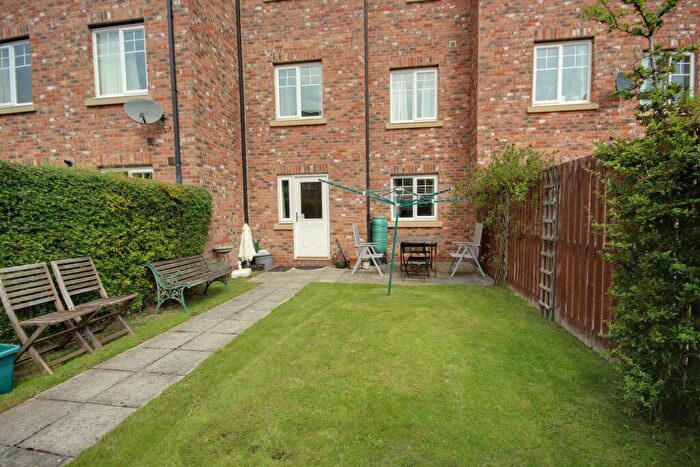 5 Bedroom House To Rent In Faraday Court, DH1